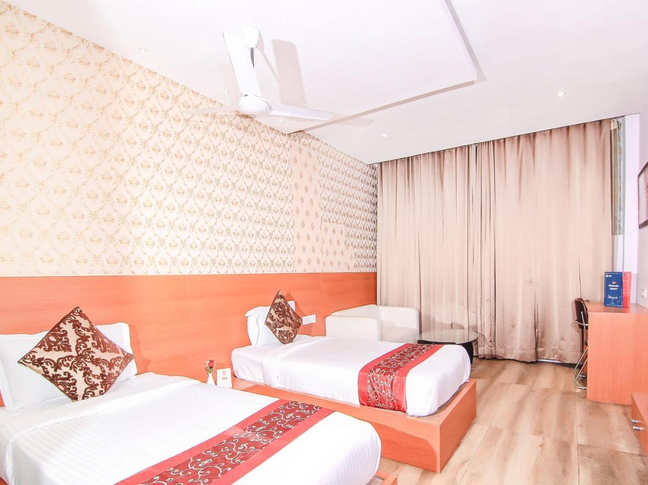 Oyo 3683 De Global Park Hotell Hasanganj Eksteriør bilde