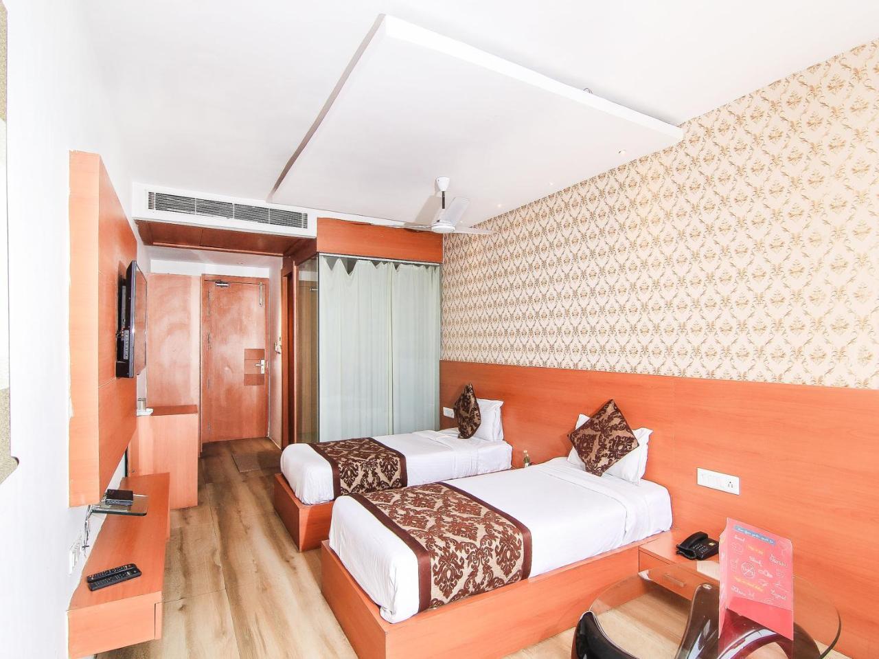 Oyo 3683 De Global Park Hotell Hasanganj Eksteriør bilde