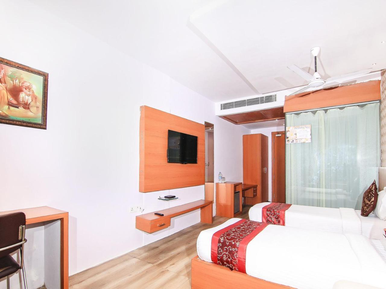 Oyo 3683 De Global Park Hotell Hasanganj Eksteriør bilde