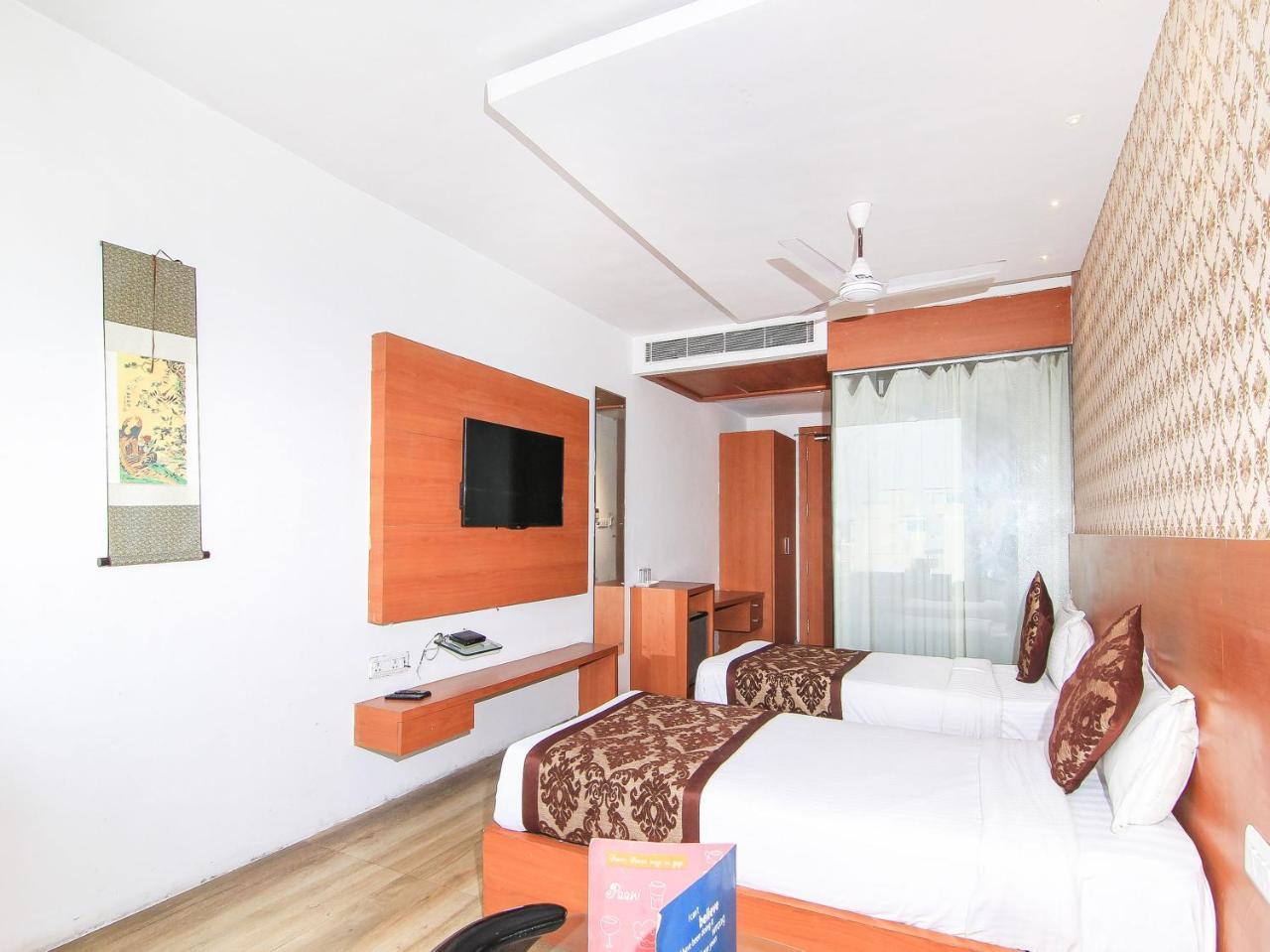 Oyo 3683 De Global Park Hotell Hasanganj Eksteriør bilde